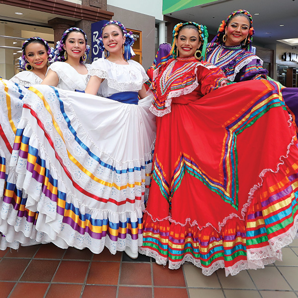 Ballet Folklorico dancers